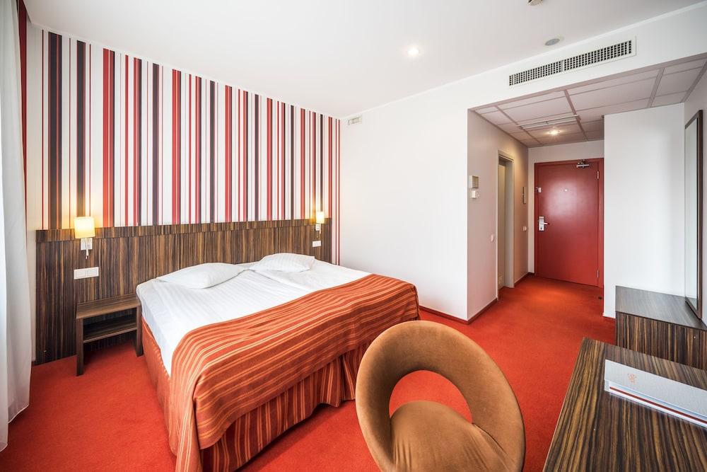 Rija Vef Hotel With Free Parking ريغا المظهر الخارجي الصورة
