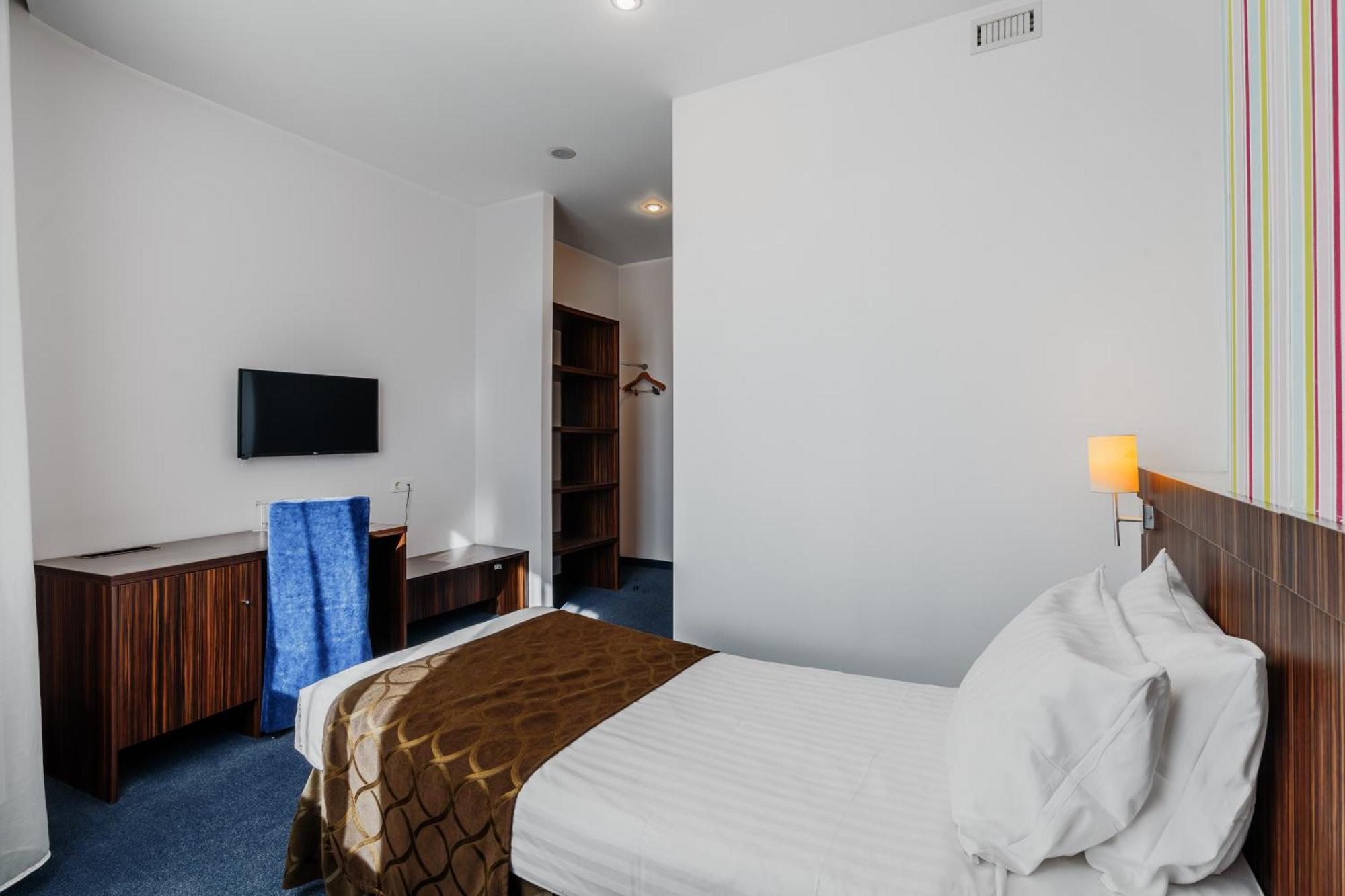 Rija Vef Hotel With Free Parking ريغا الغرفة الصورة